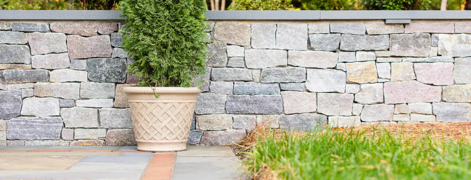 Pool with hot tub and bluestone patio