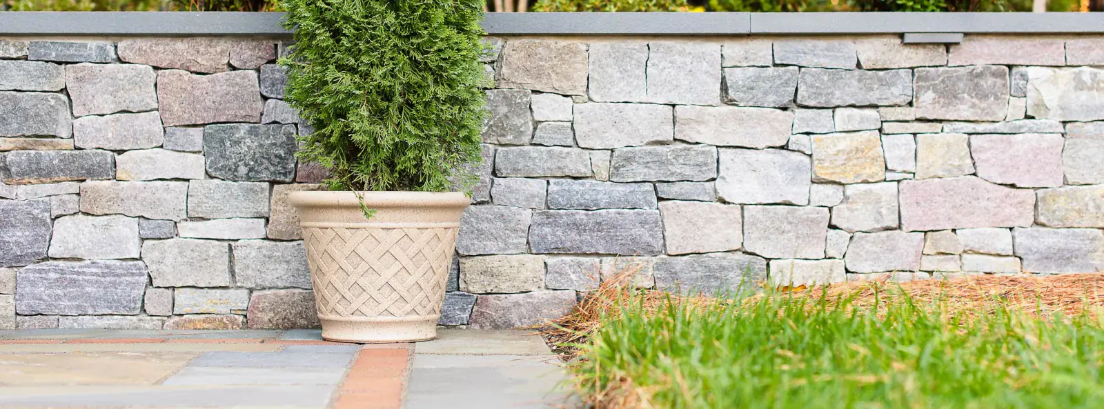 Pool with hot tub and bluestone patio