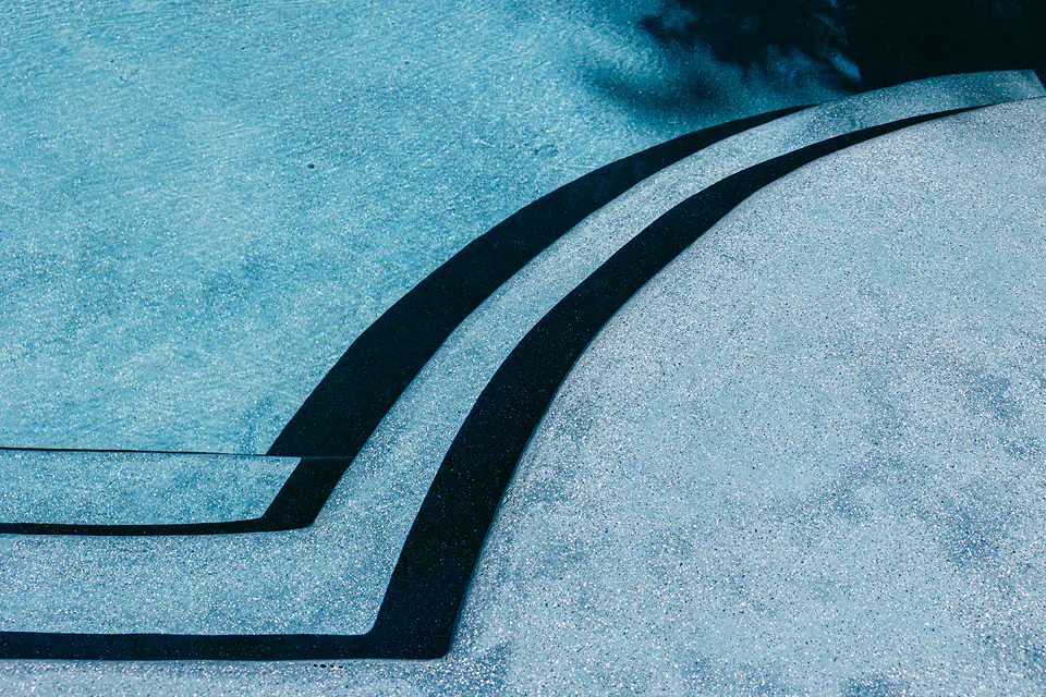 Pool with infinity edge